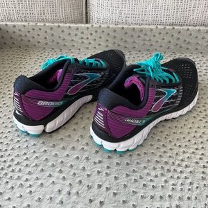 Brooks ghost 9, limited edition, new in box, women’s size 7.5 B, medium